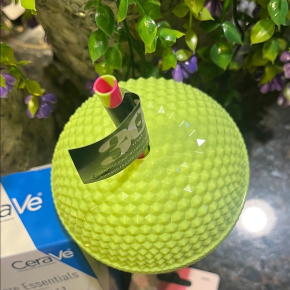 Skin / self care Essentials and Green Starbucks Frappuccino 30 years cup - Picture 12 of 13